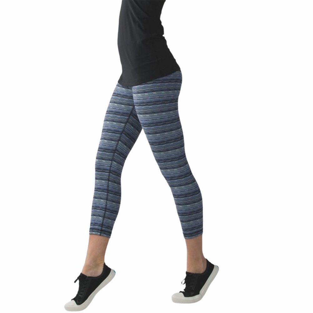 Lululemon Wunder Under Cyber Print Crop Leggings.